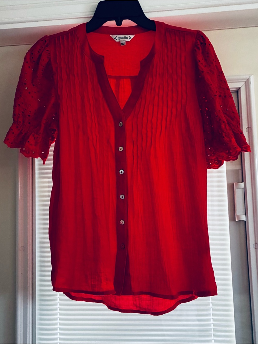 NANETTE LAPORE Red Pintuck Button Front Eyelet Puff Sleeve Medium Boho Top